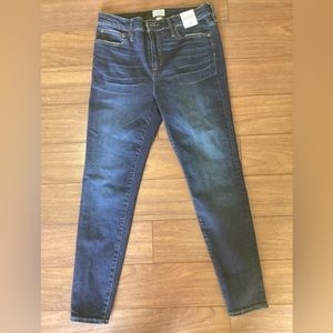 Hi Rise toothpick Jean.